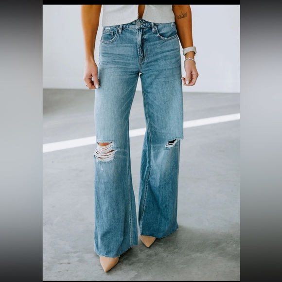 Hidden Denim - Hidden Khalia Wide Leg Jean Medium Wash Destroyed Knee Womens Size 31
